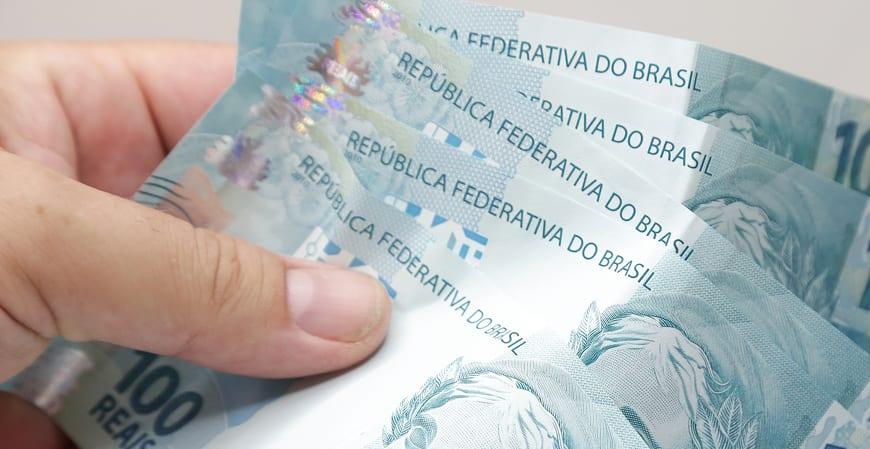 Governo eleva previsão de salário mínimo para R$ 1.741 em 2027
