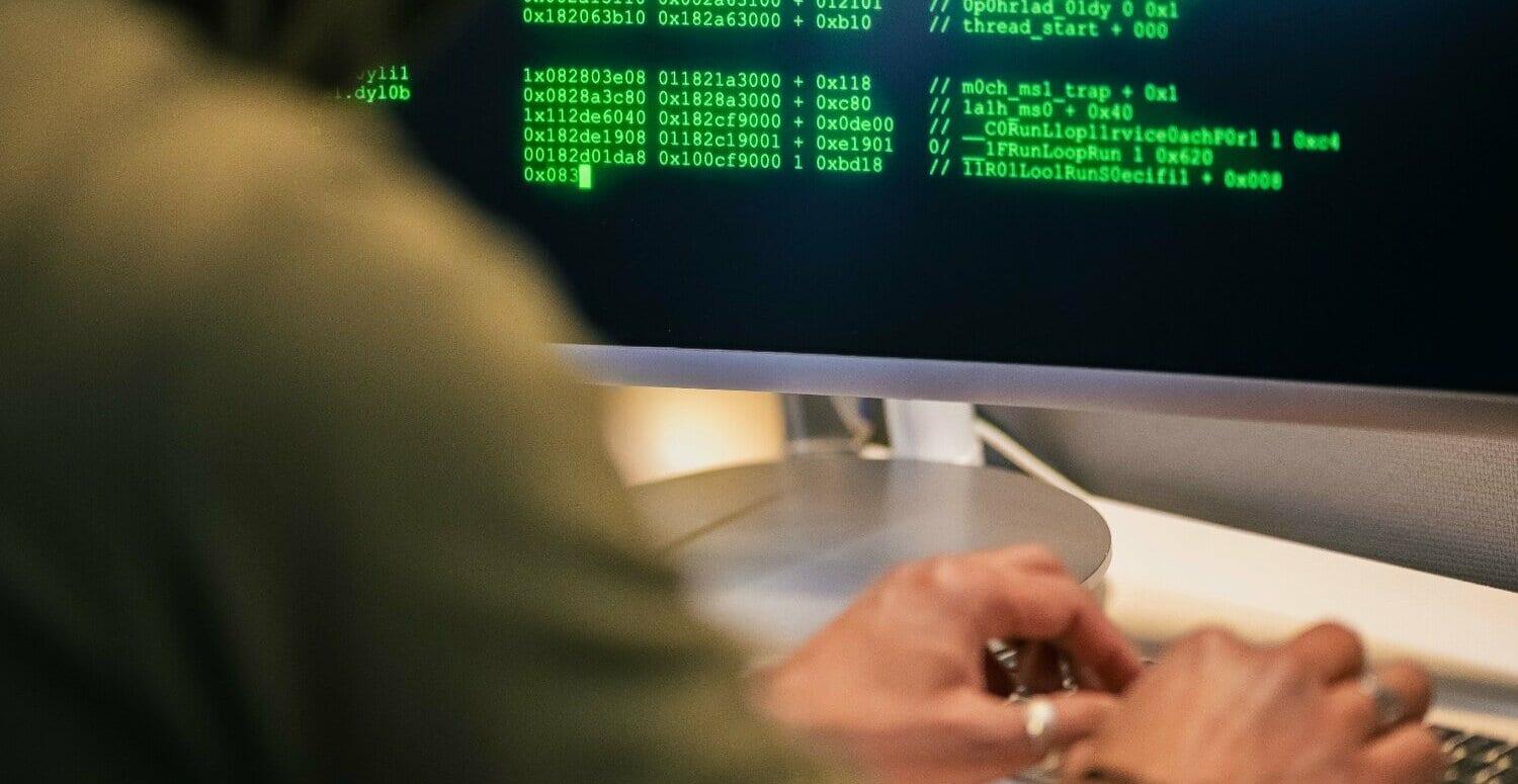 IA está mudando os ataques digitais e pequenas empresas também estão na mira